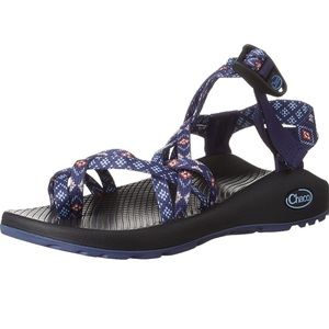 Chacos double strap with toe!! Pink and blue 💗💙